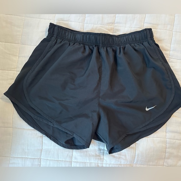 Nike Black Tempo Shorts - Picture 1 of 2